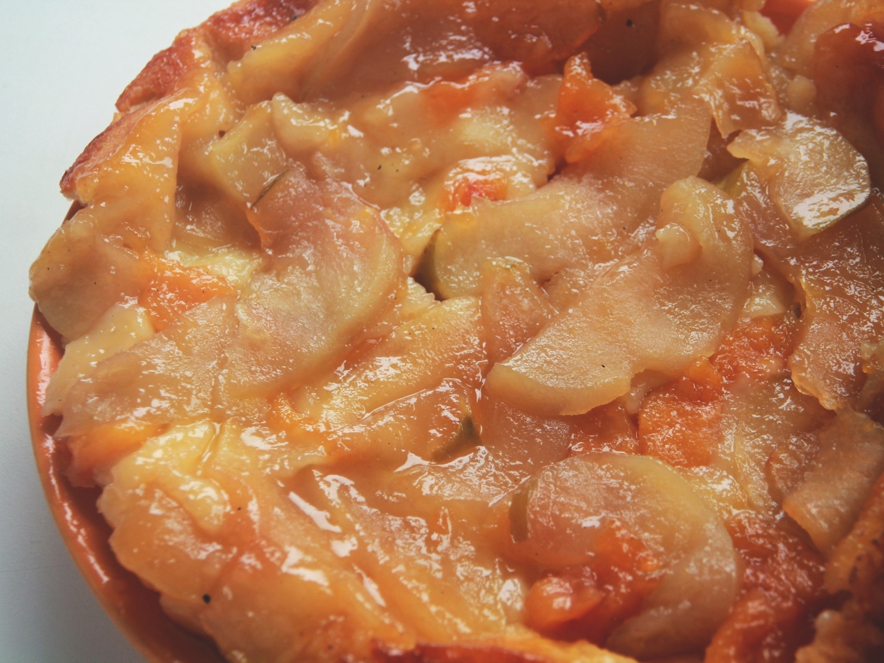 Tart with Caramelized Fruits on Sour Cream Dough