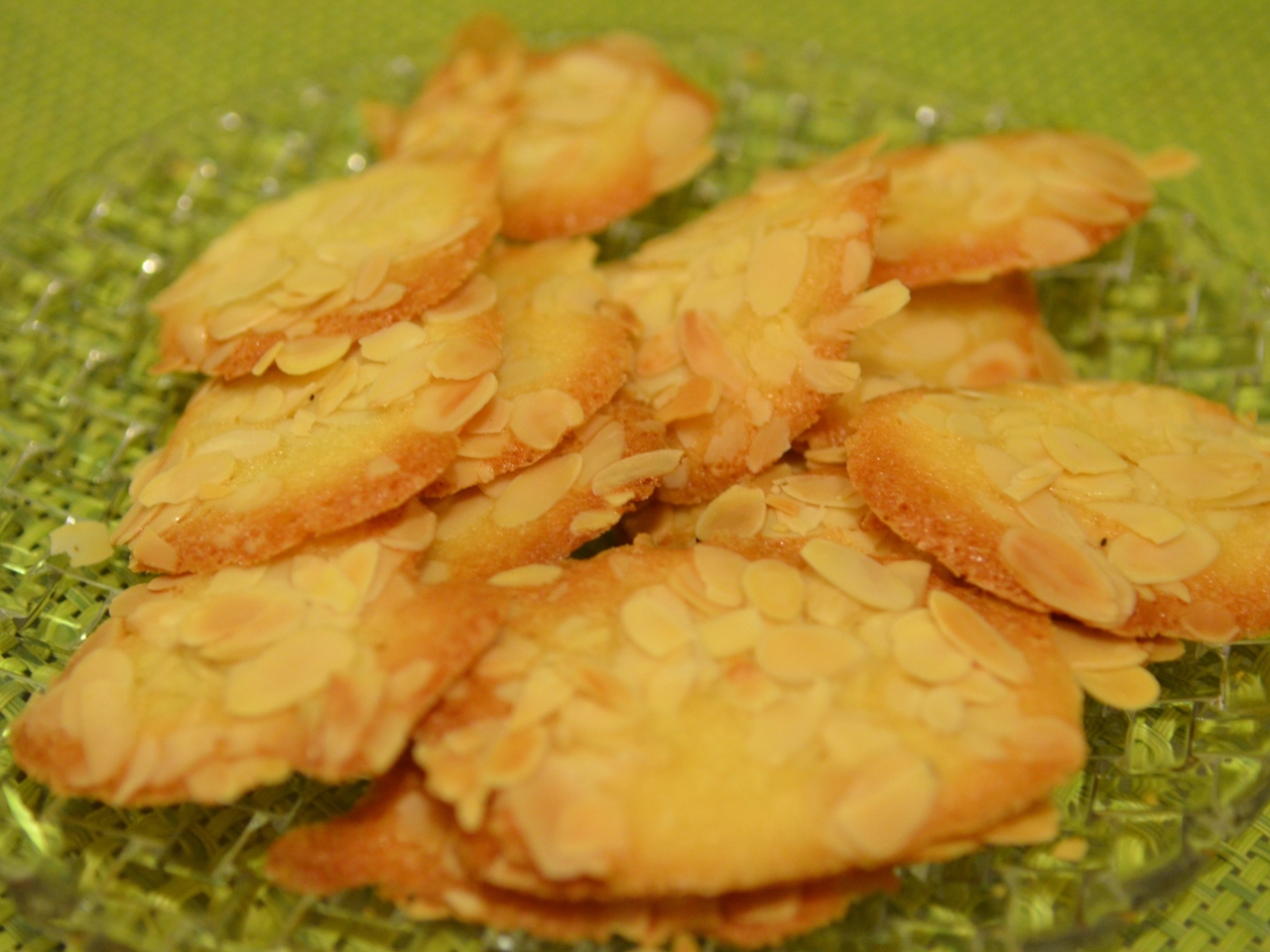 Tuile (Almond Cookies)