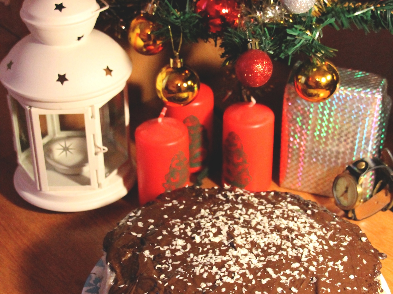 Bounty Cake with Chocolate Glaze