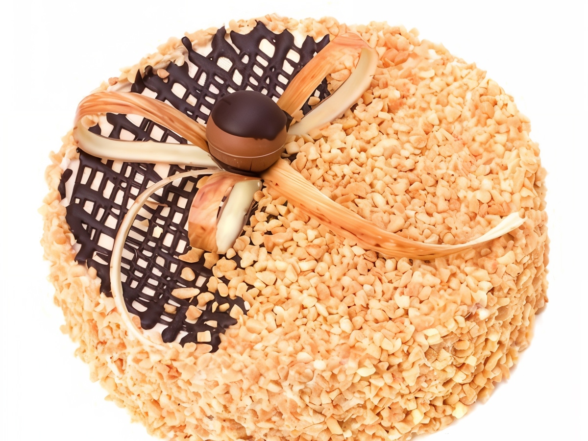 Hazelnut Cake with Aromatic Cream