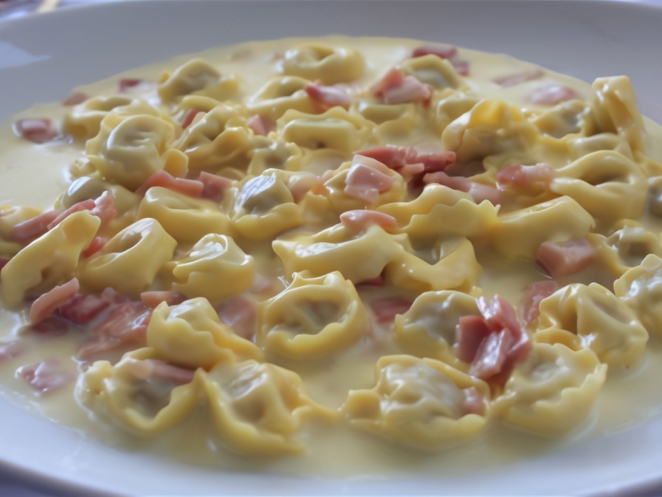 Tortellini with Ham in Cream Sauce