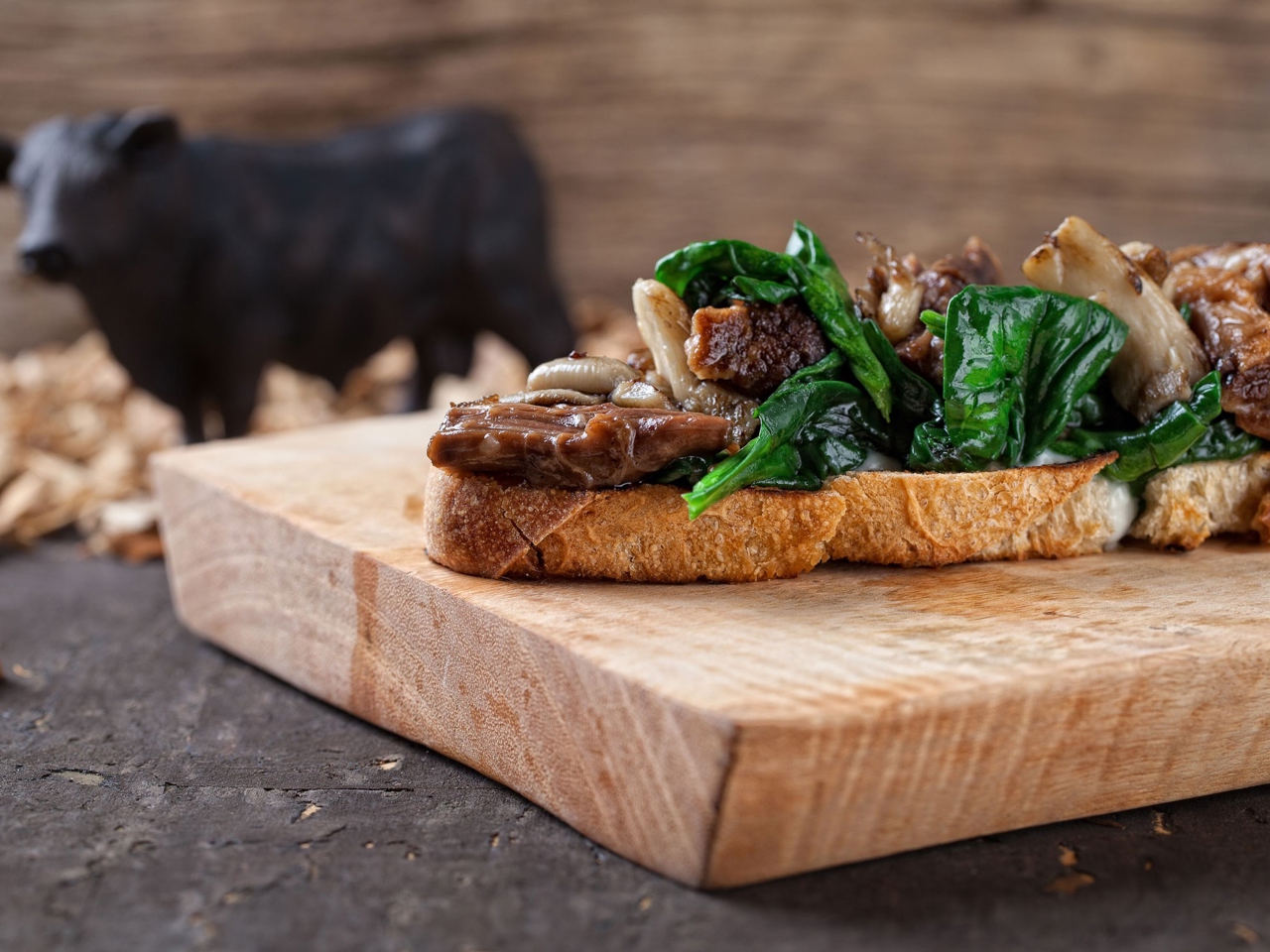 Toast with Oxtails