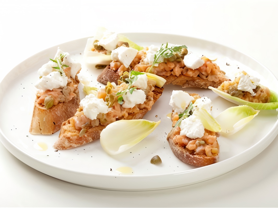 Toasts with Salmon Tartare and Ricotta