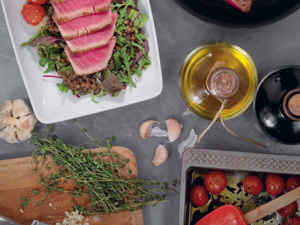 Tuna with Lentils and Arugula