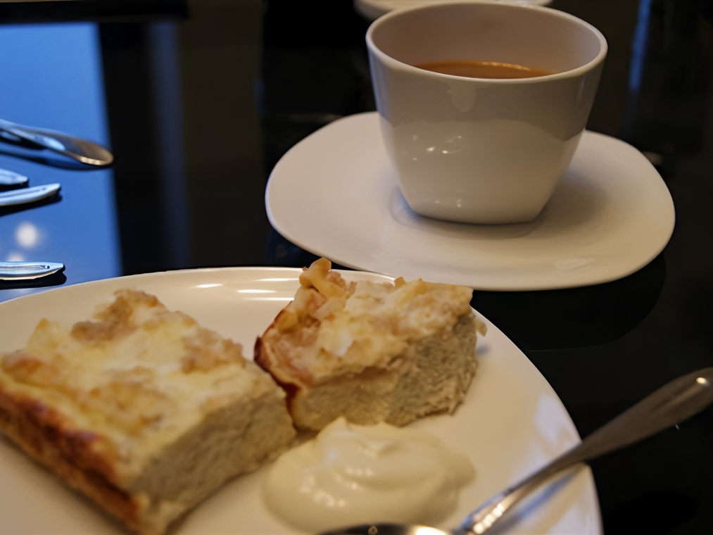 Cottage Cheese Casserole with Pear and Oats