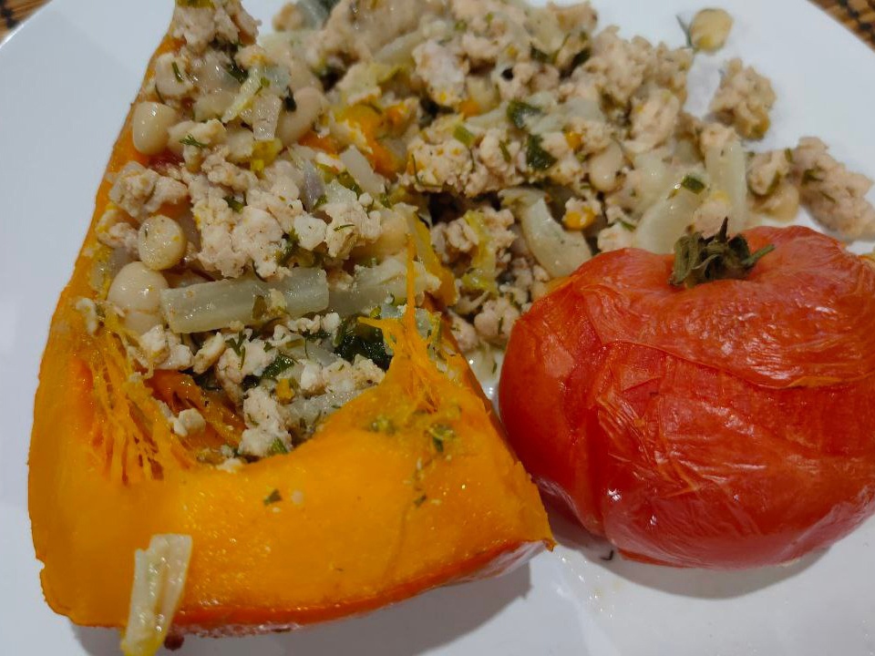 Pumpkin Baked with Minced Meat, Beans, and Napa Cabbage