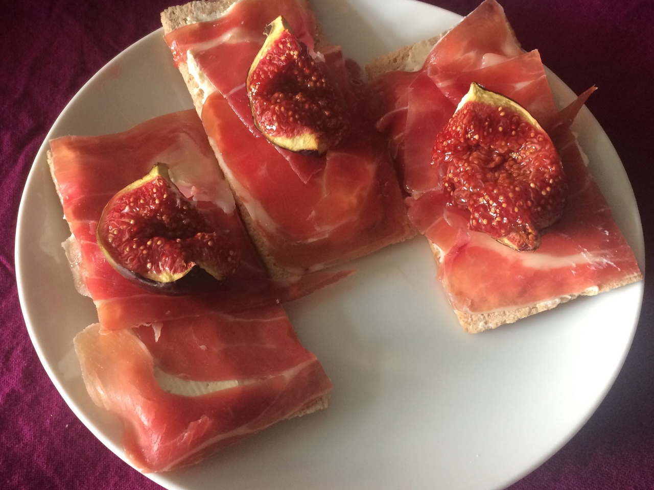 Morning Crackers with Ham and Fig
