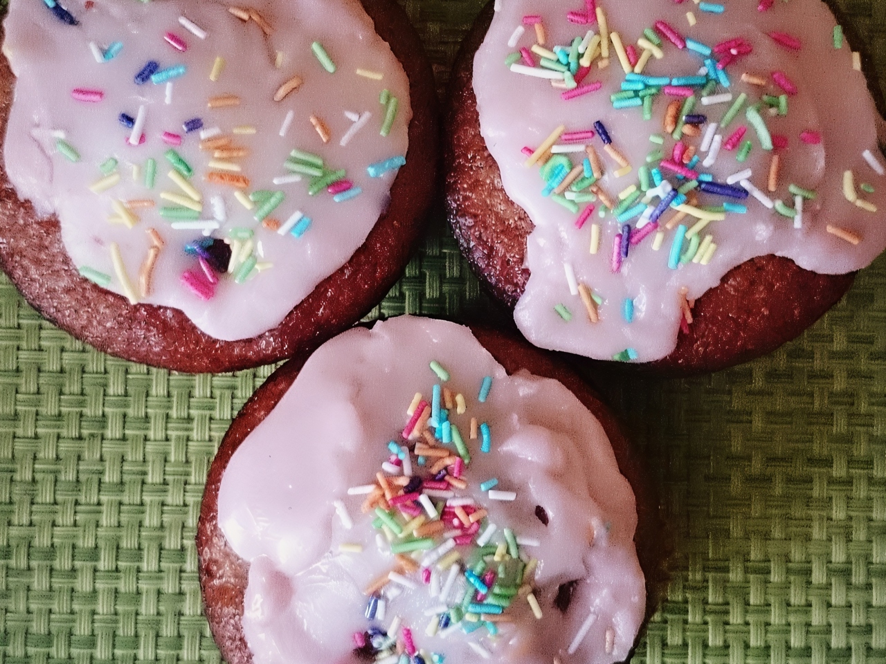 Vanilla Cupcakes with Strawberries
