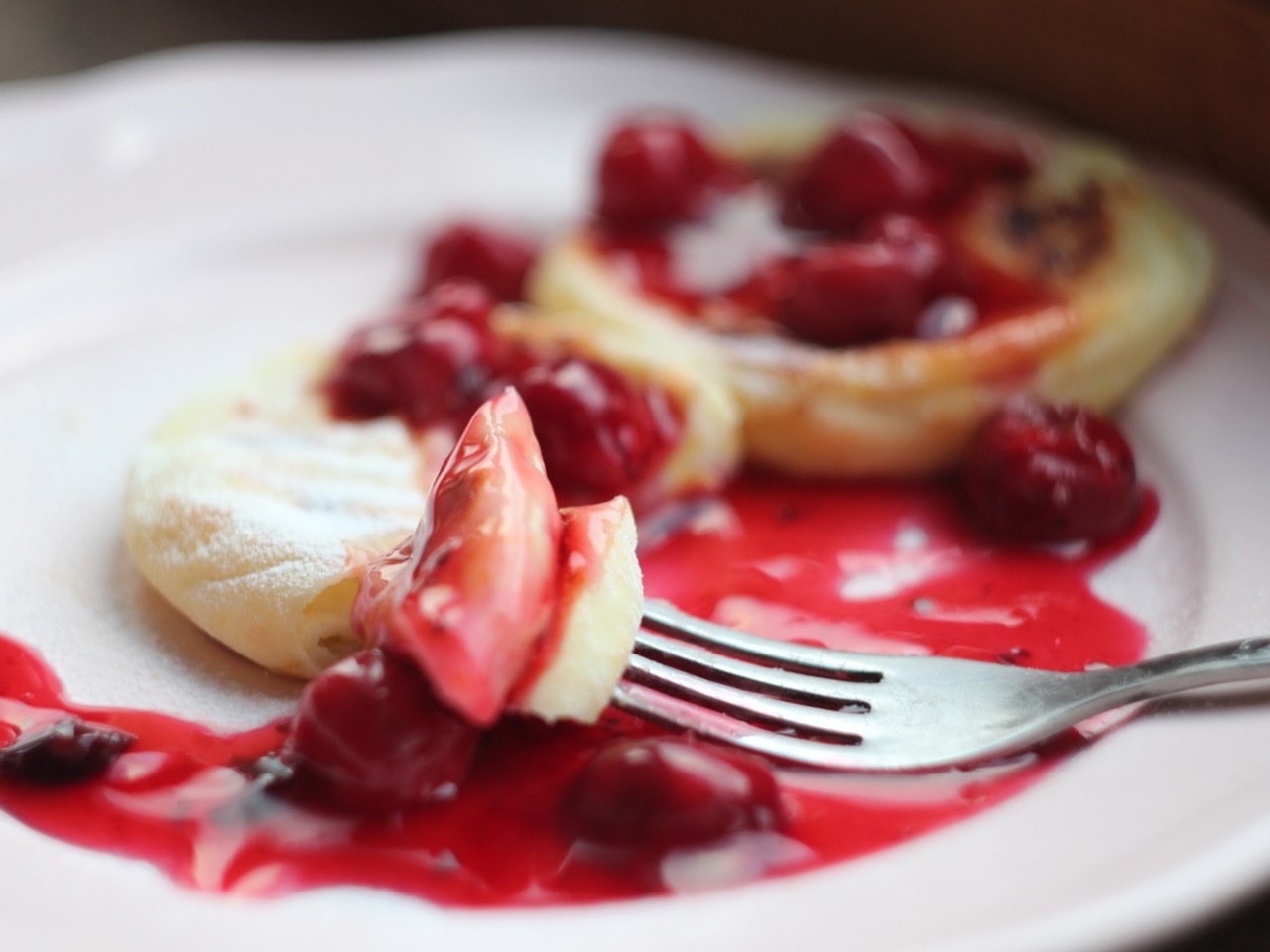 Vanilla Cheese Pancakes with Homemade Berry Sauce