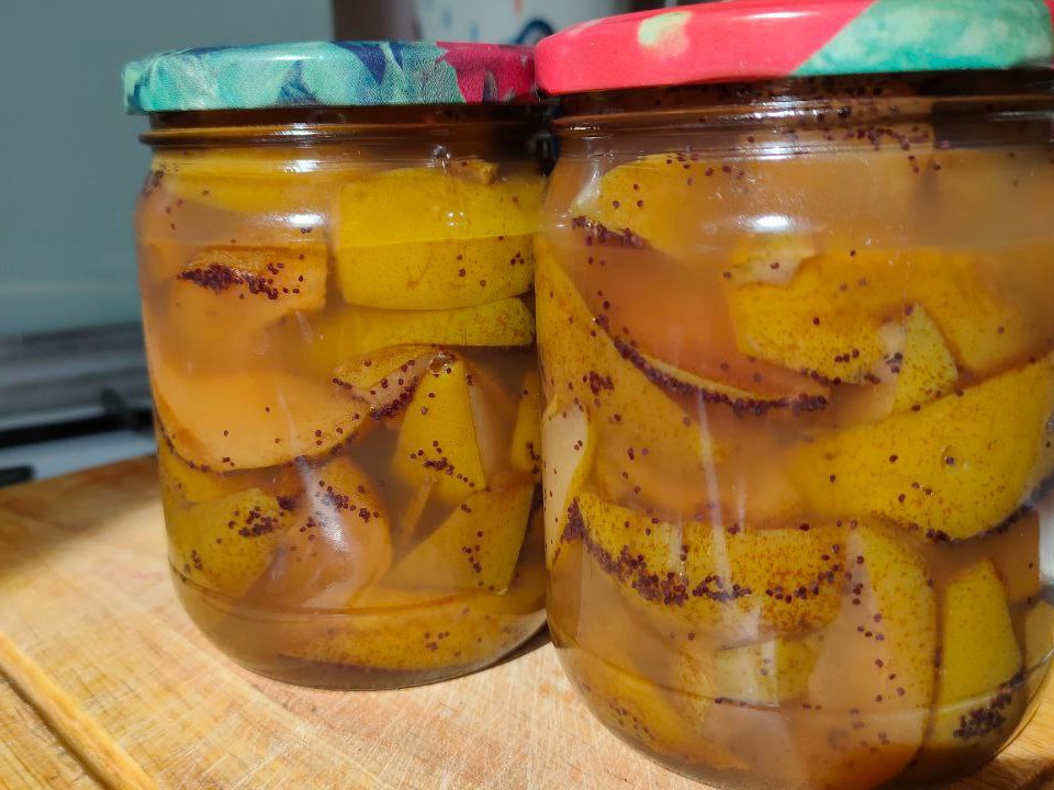 Pear Jam with Poppy Seeds
