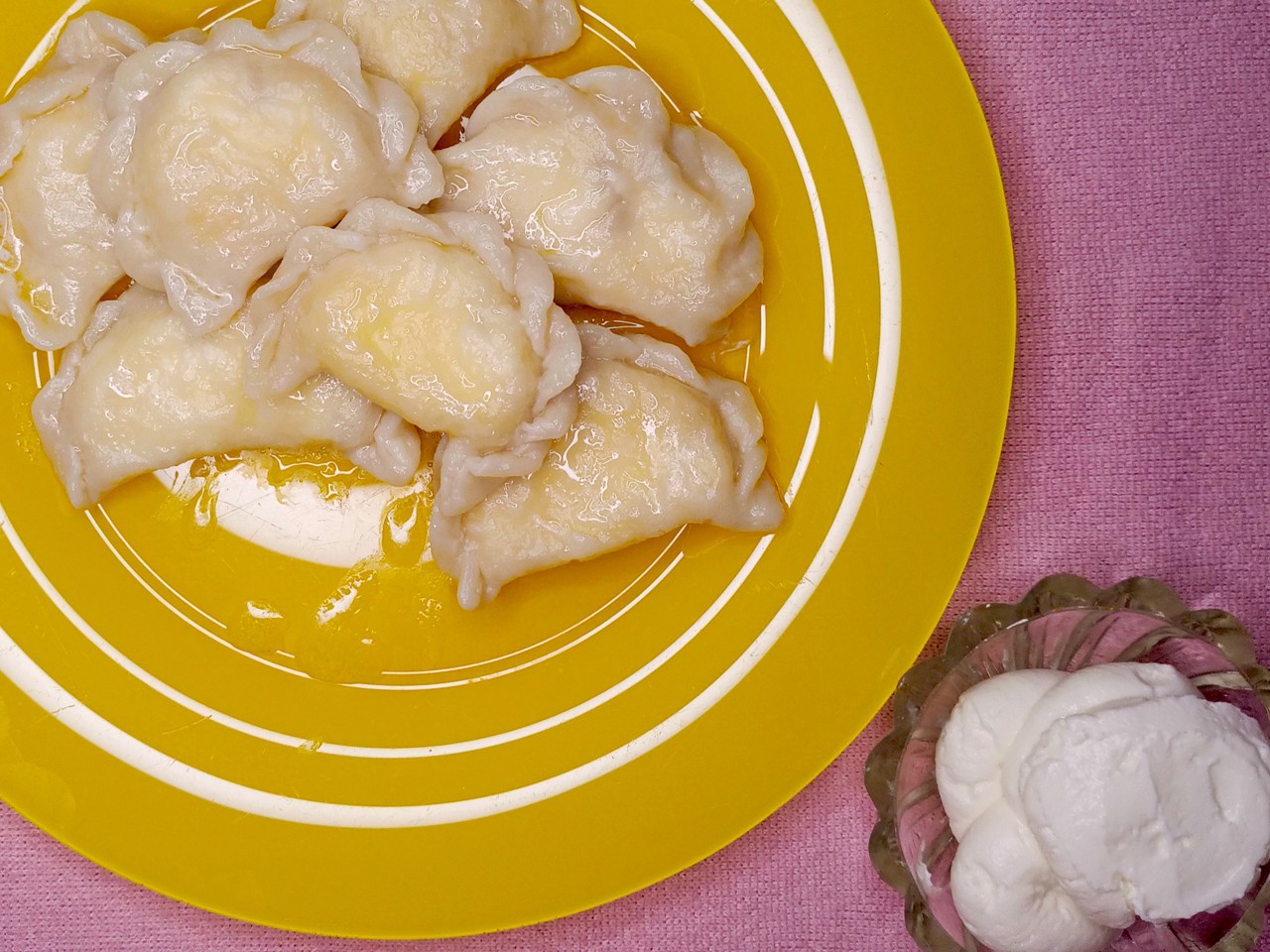 Dumplings with Cottage Cheese and Raisins