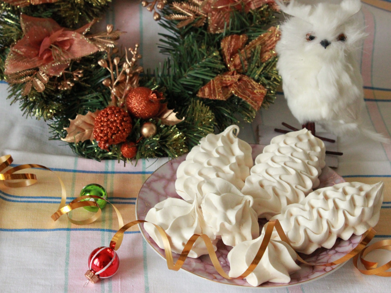 Airy Meringue Pastries