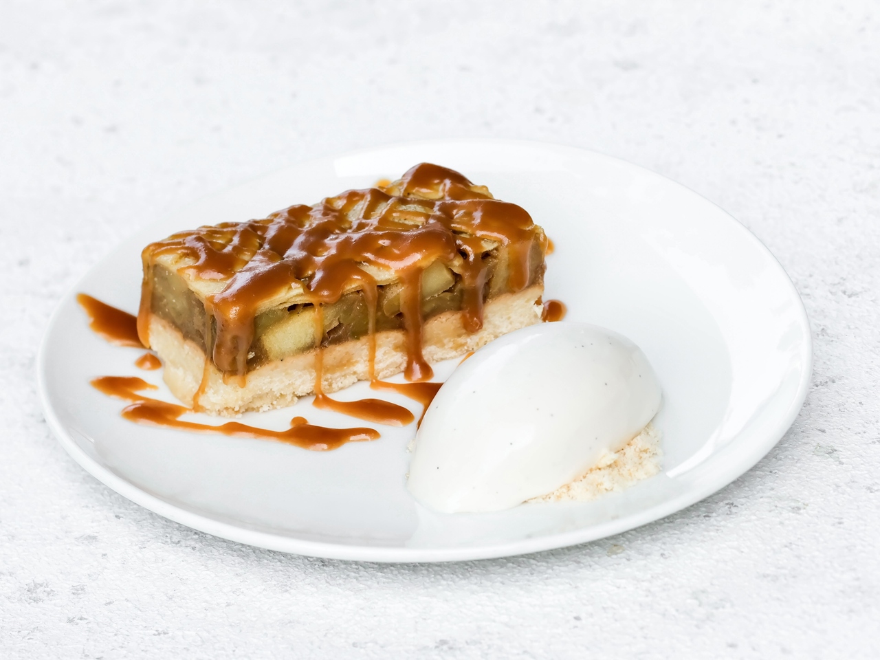 Apple Pie with Ice Cream