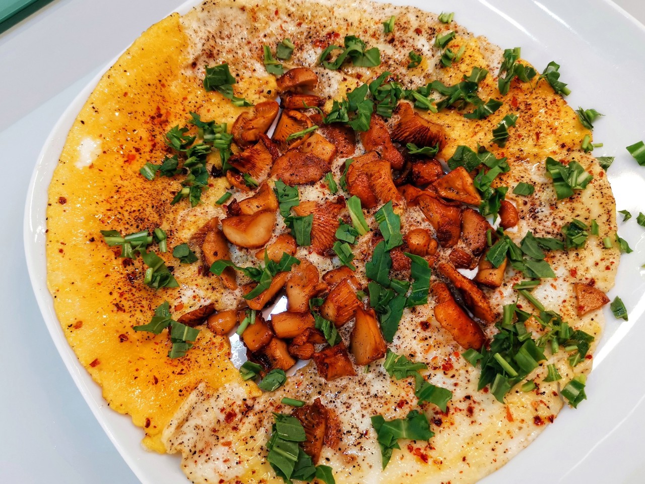 Scrambled Eggs with Chanterelles