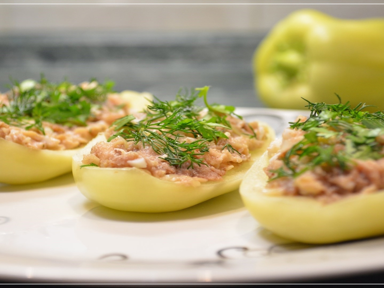 Закуска из болгарского перца и курицы