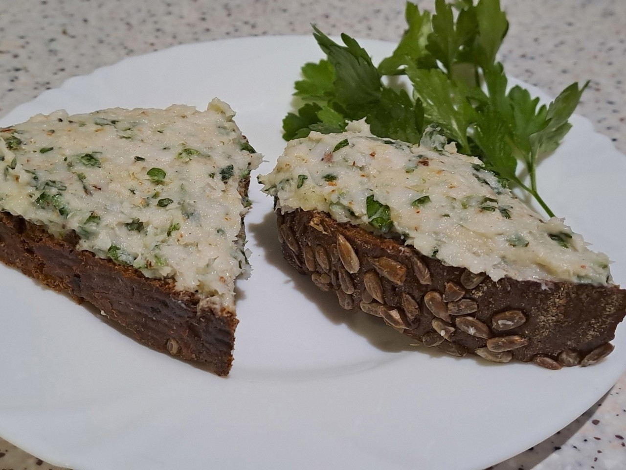 Lard Appetizer with Garlic and Parsley