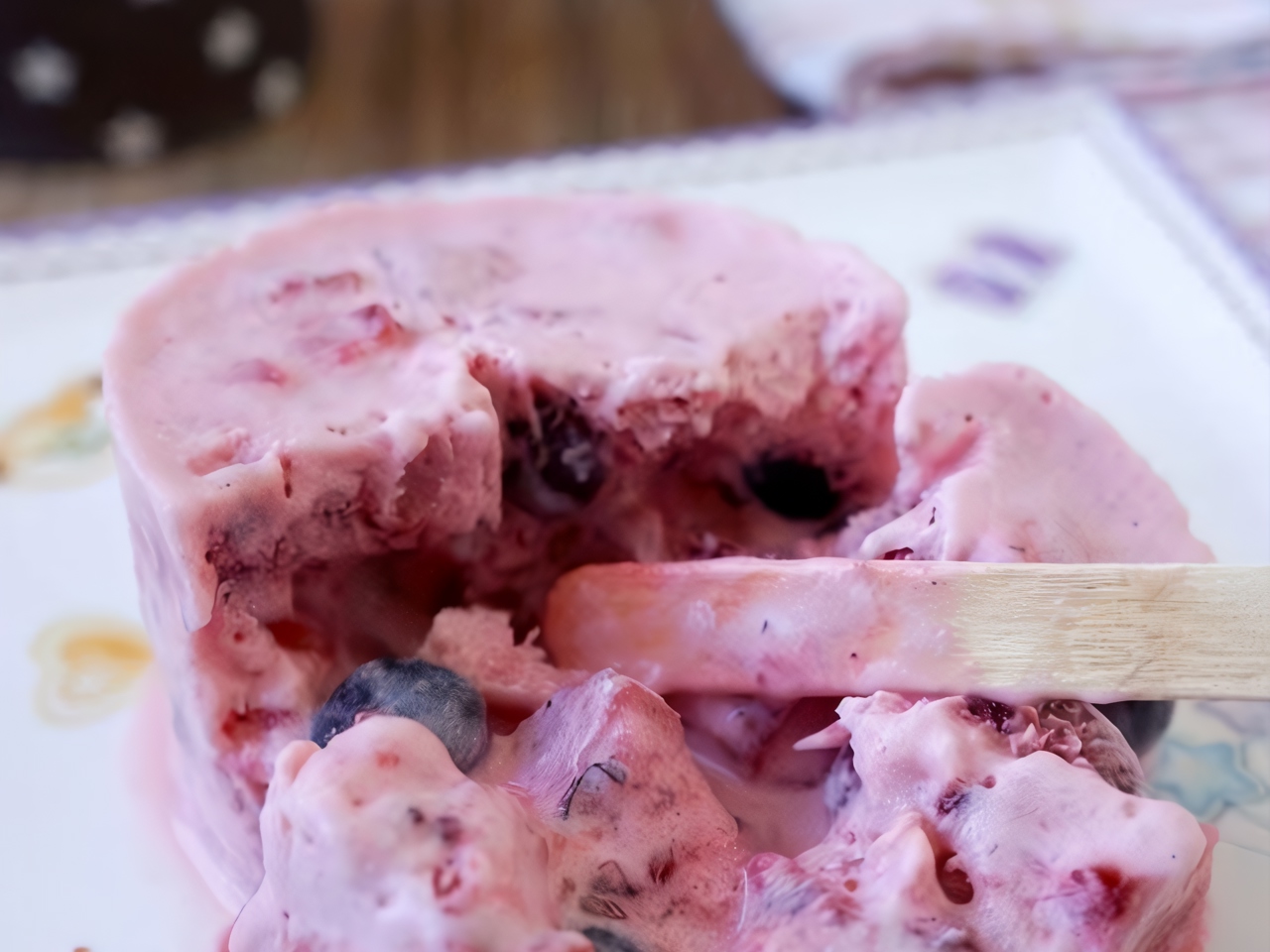 Frozen Dessert with Natural Yogurt and Berries