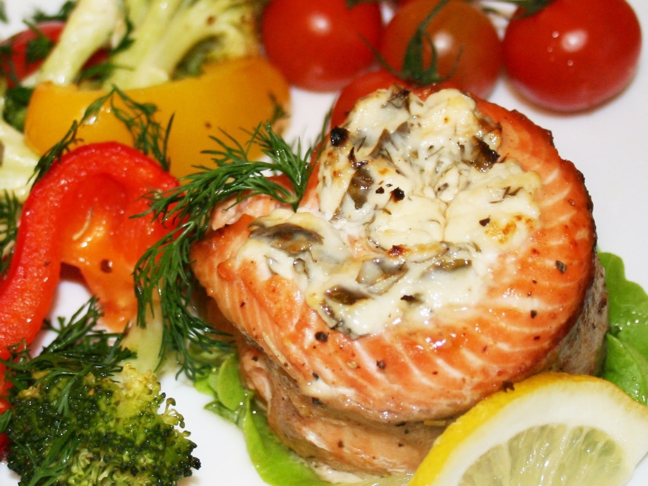 Baked Salmon Rolls with Vegetables