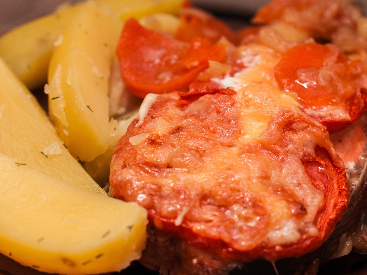 Baked Chum Salmon with Cheese Crust and Potatoes