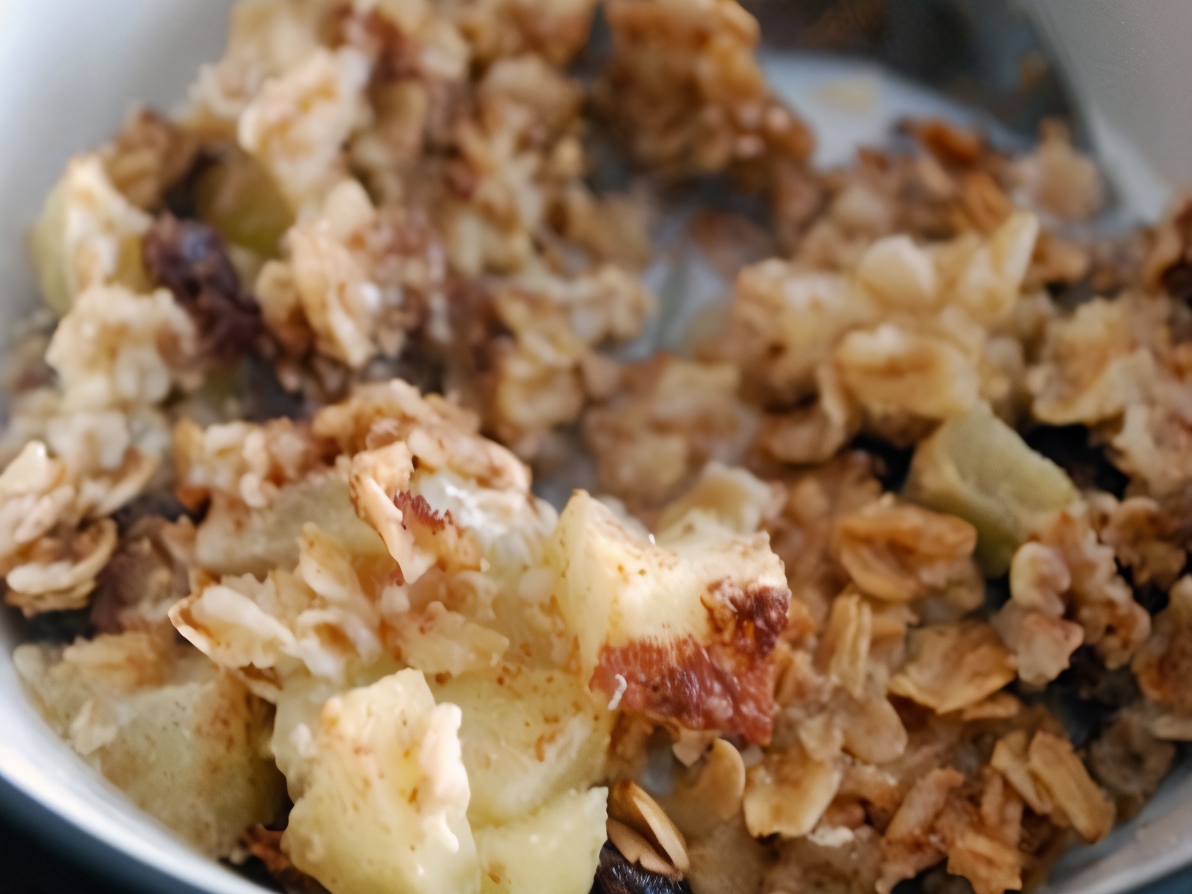 Baked Oatmeal with Apples and Spices