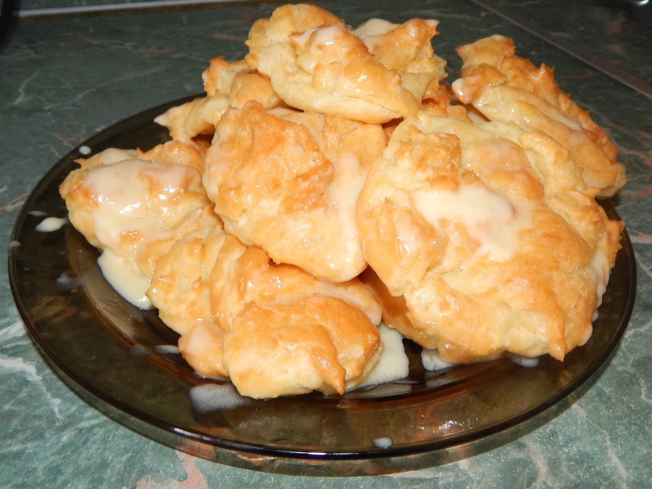 Cream Puffs with Creamy Condensed Milk Filling (Profiteroles)