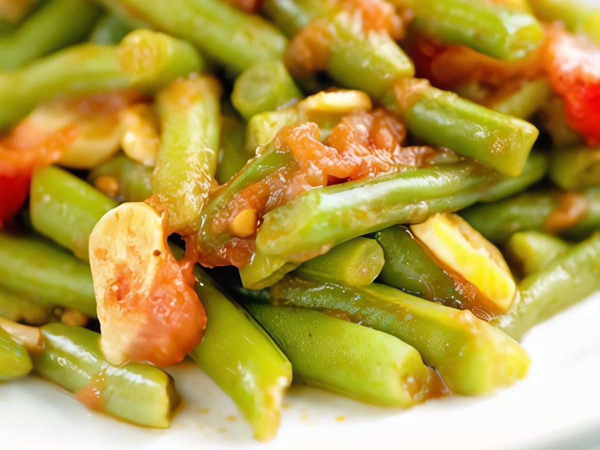 Green Beans with Sun-Dried Tomatoes and Garlic