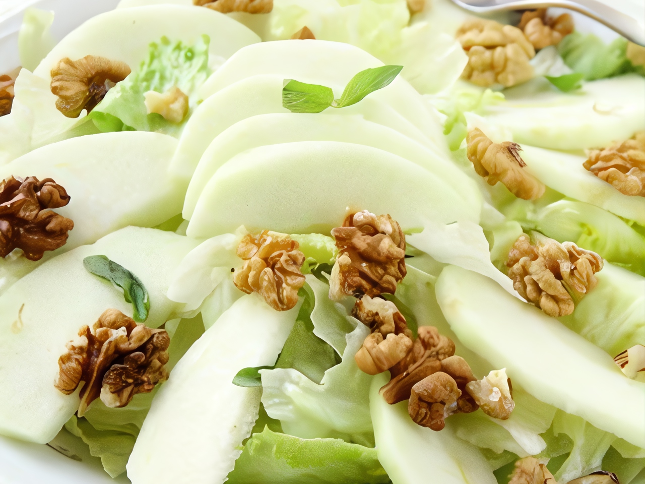 Green Salad with Apples and Nuts