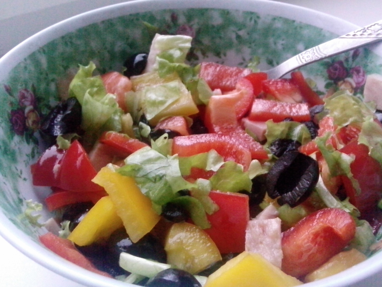Green Salad with Sweet Peppers and Bacon
