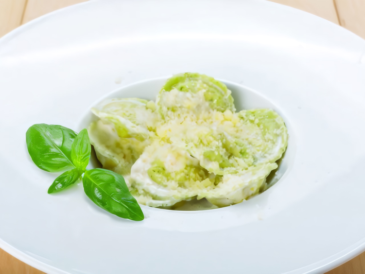 Green Ravioli with Cream Sauce