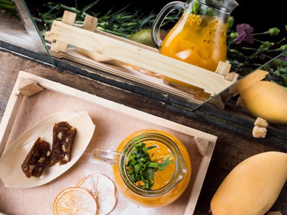 Green Iced Tea with Mango, Tarragon, and Passion Fruit
