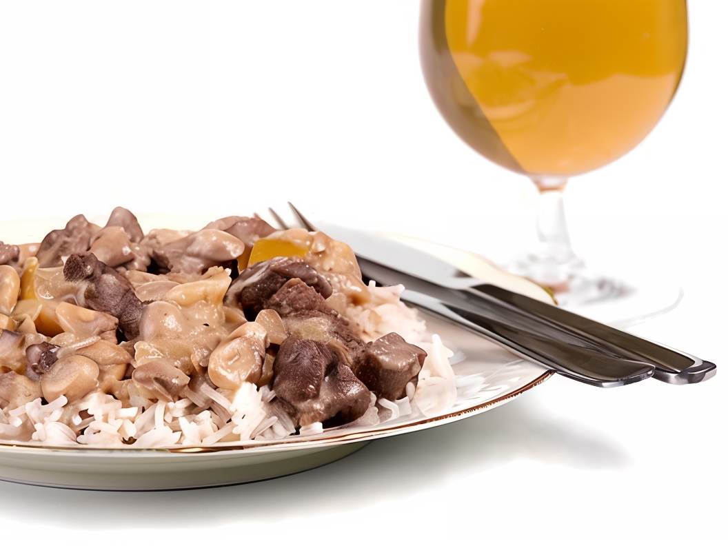 Stir-Fried Beef with Red Pepper, Mushrooms, Oyster Sauce, and Rice