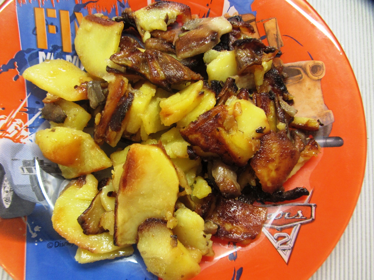 Вареники с картофелем и грибами, пошаговый рецепт на ккал, фото, ингредиенты - GinaGrin