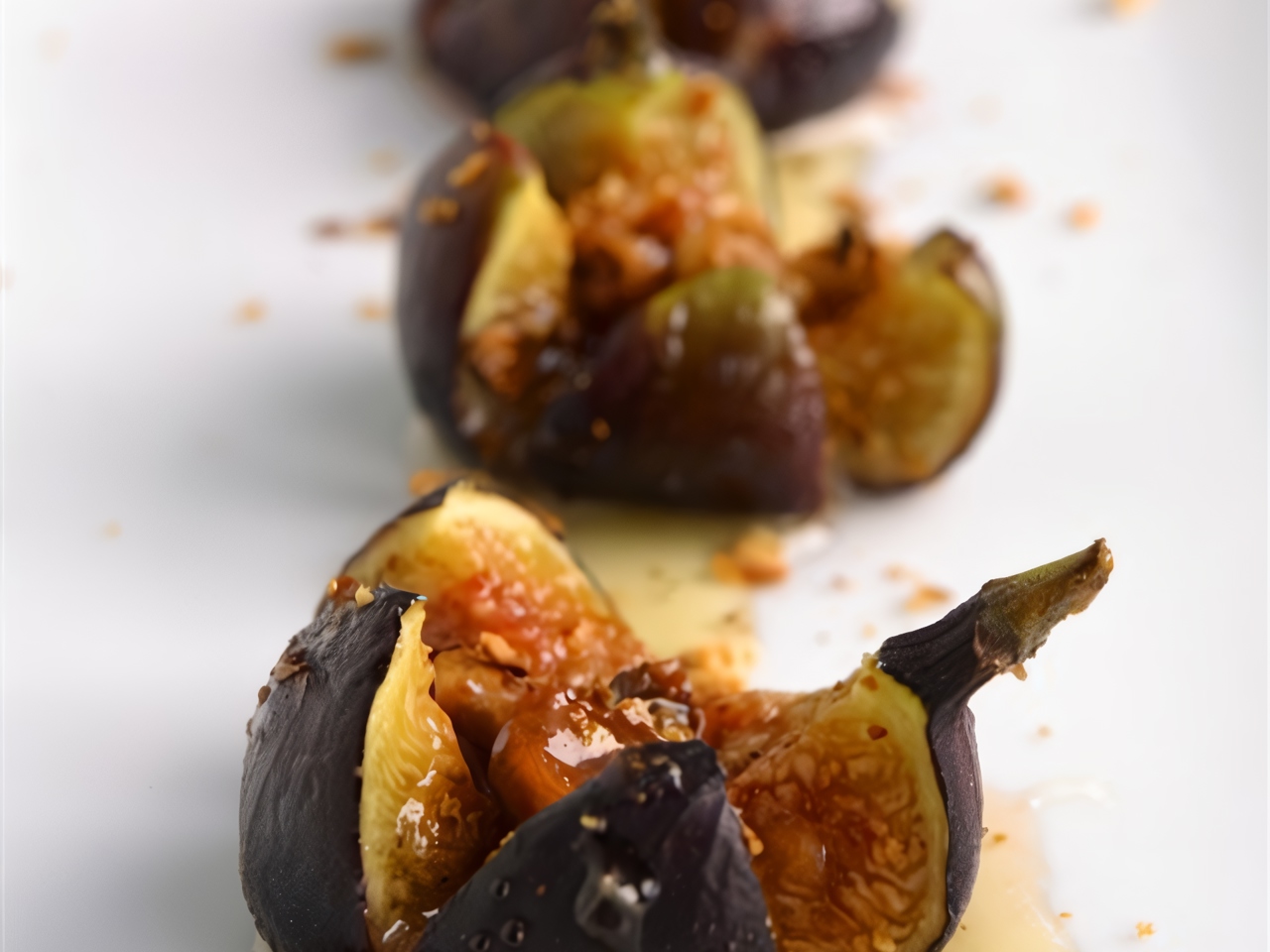 Grilled Fig with Gorgonzola Cheese and Honey-Vinegar Sauce
