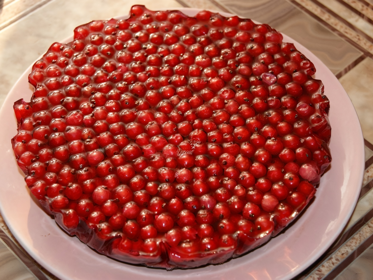 Jelly Cake with Cookies