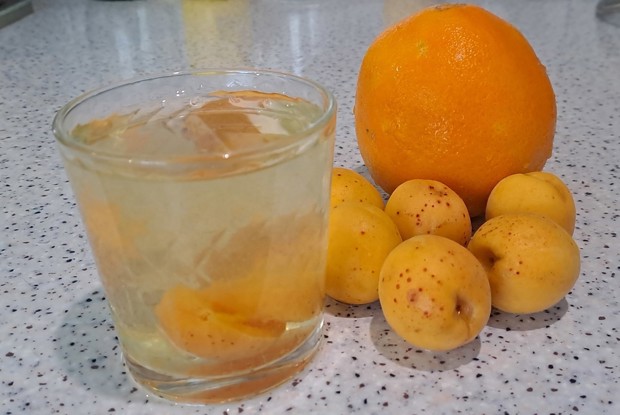 Абрикосовый компот на зиму с апельсином и корицей