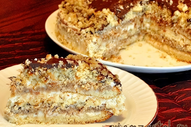 Бисквитный торт с яблочно-ореховой начинкой