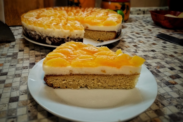 Бисквитный торт с мандаринами в желе