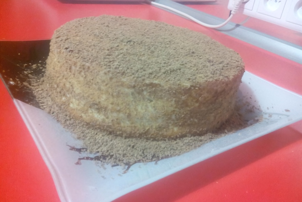 Бисквитный торт с персиками и нежным кремом