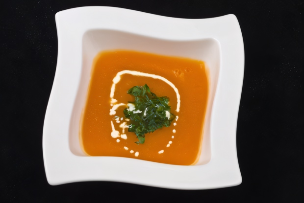 Быстрый морковный суп-пюре с укропным песто
