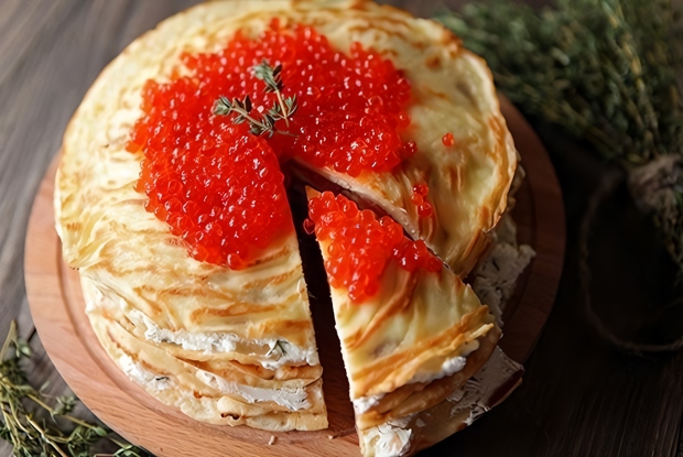 Блинный торт с лососем и сыром