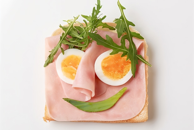 Бутерброд с ветчиной и яйцом