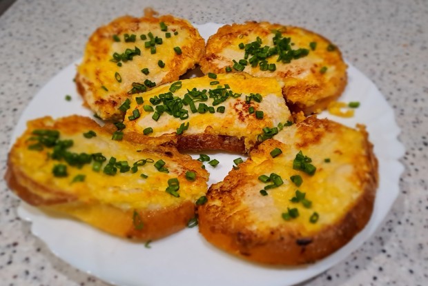 Бутерброды с куриным фаршем на сковороде