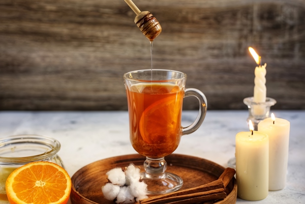 Чай с имбирем, цитрусом, медом и корицей