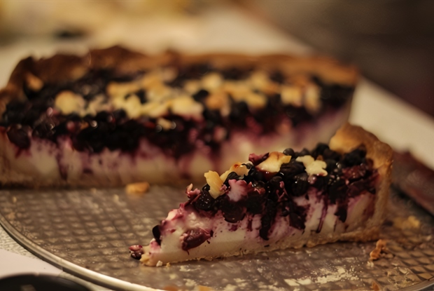 Чернично-вишневый пирог