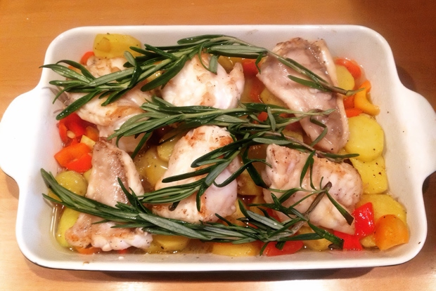 Филе морского черта, запеченное в духовке с овощами и розмарином