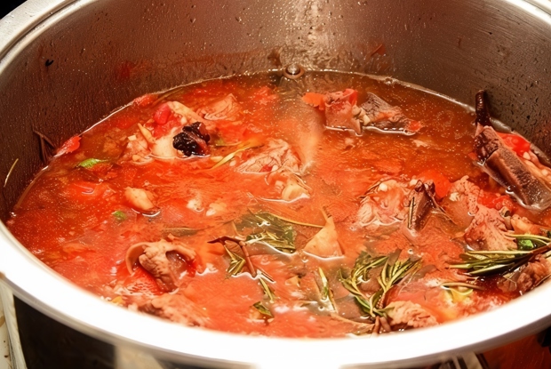Говядина по-итальянски в томатном соусе
