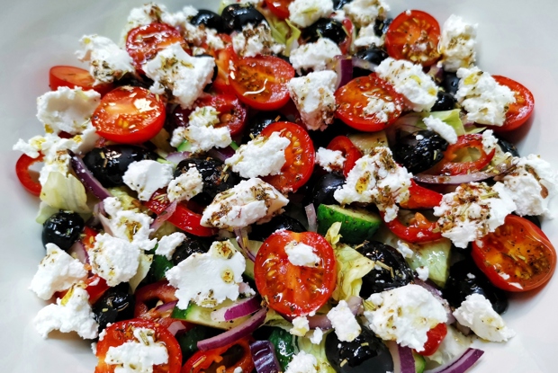 Греческий салат с рамиро