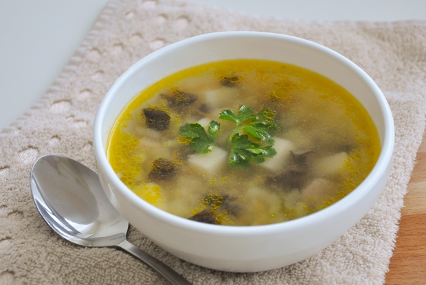 Грибной суп с перловкой и сельдереем