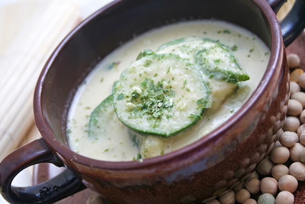 Холодный кисломолочный суп с баклажанами или кабачками