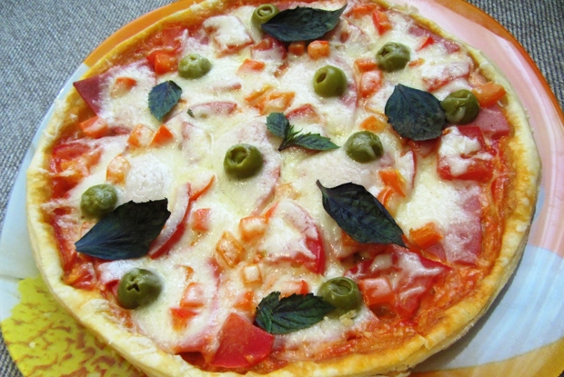 Итальянская пицца с сыром моцарелла
